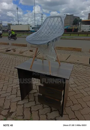 Pedicure Seat Available