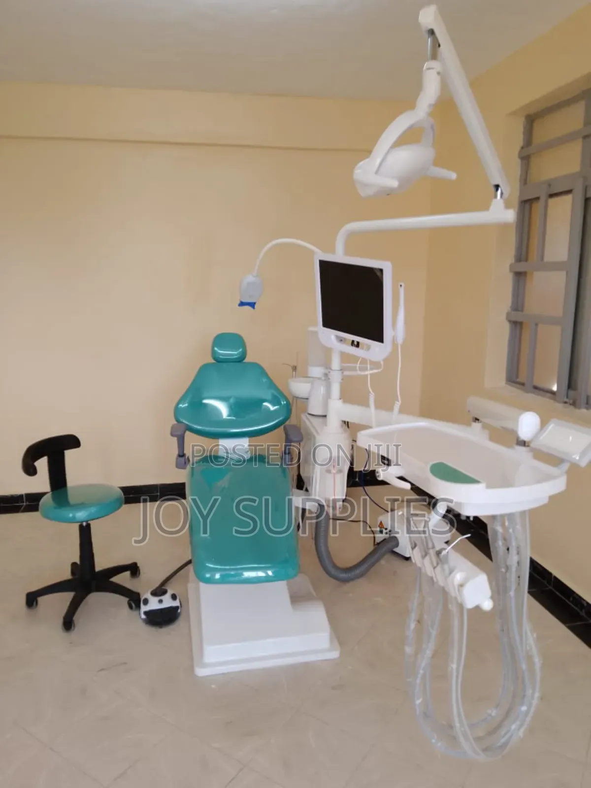 Dental Unit Complete With Condenser