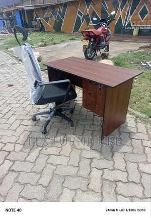 Zm Headrest Office Chair and Office Desk