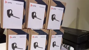 Brand New Plantronic 5200 Voyager With Wireless Connectivity