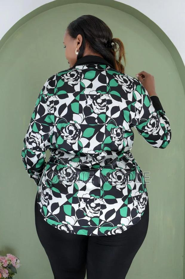 Breastfeeding Friendly Tops - thumbnail 2