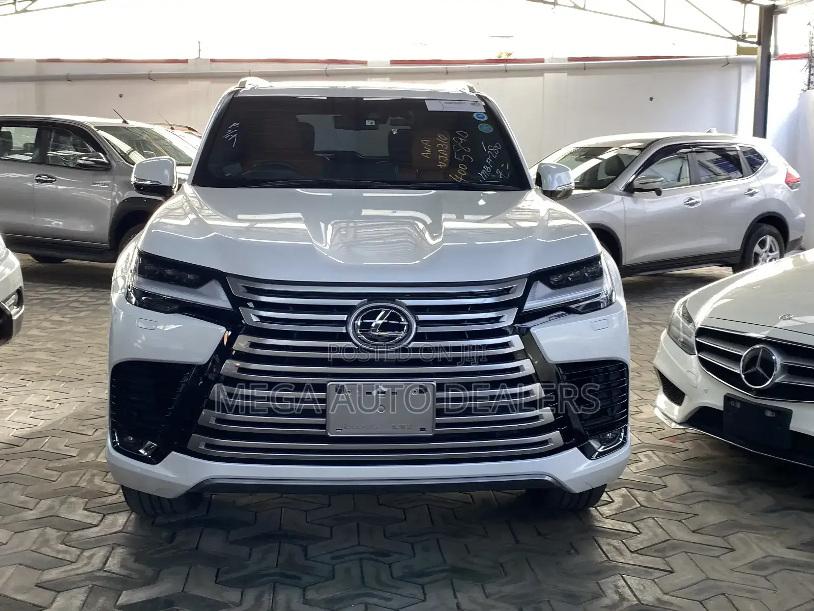 Lexus LX 2022 White