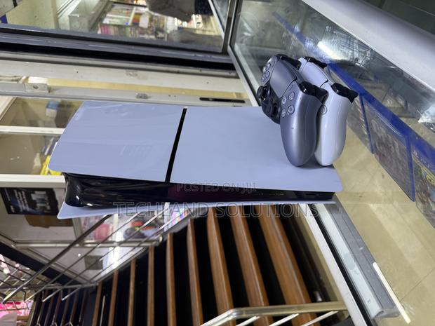 Well Kept Ps5 Slim Digital - thumbnail 3