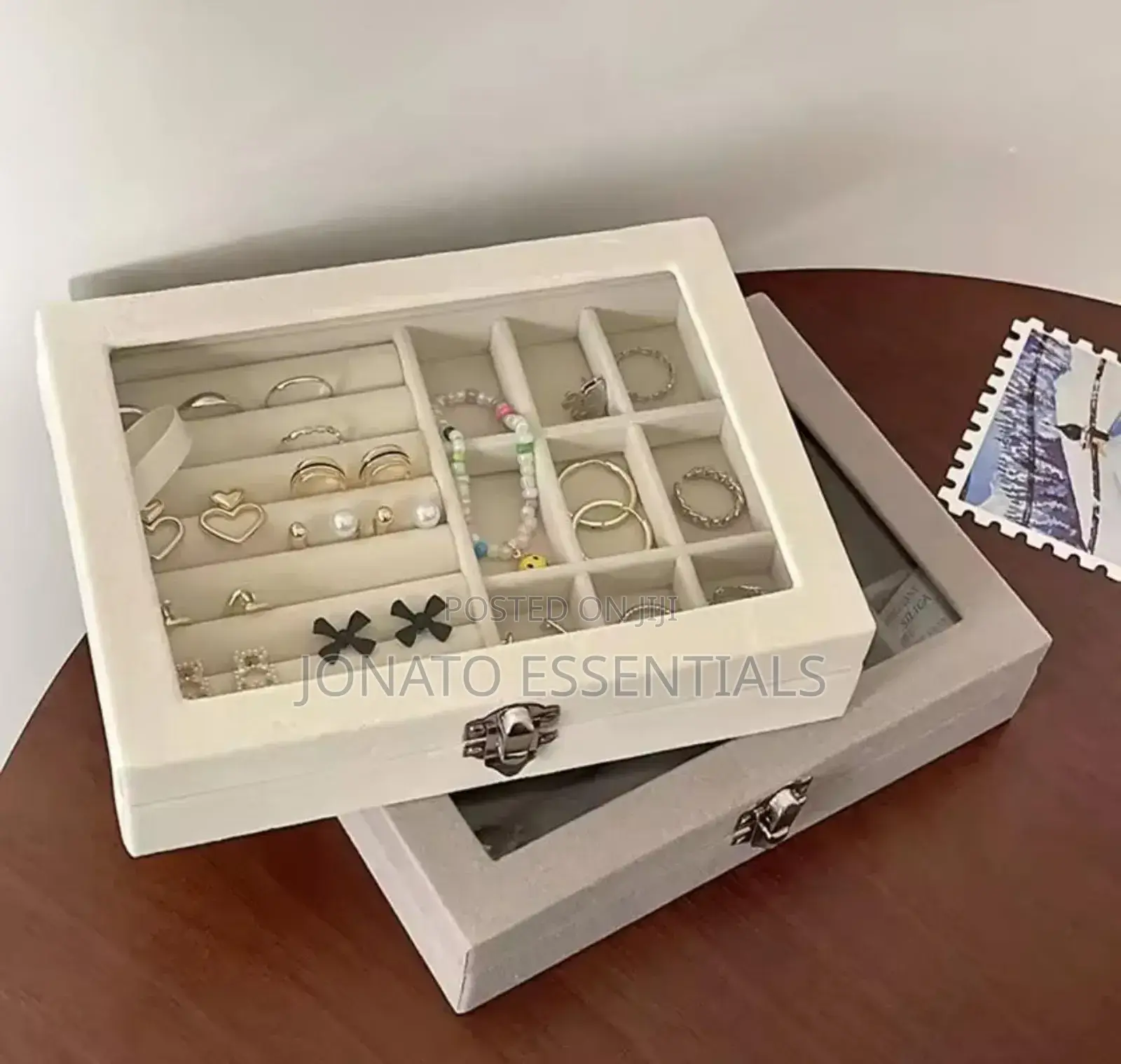 Velvet Ring Display and Jewelry Organizer With Clear Lid