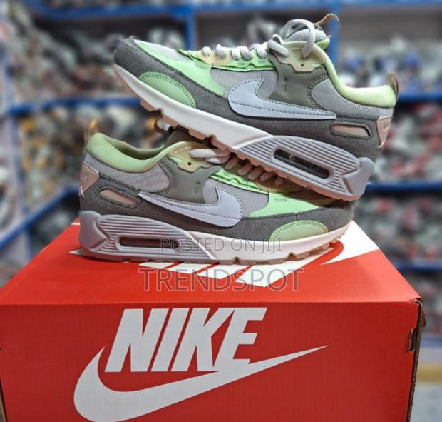 Airmax 90 Futura
Sizes 36 - 45