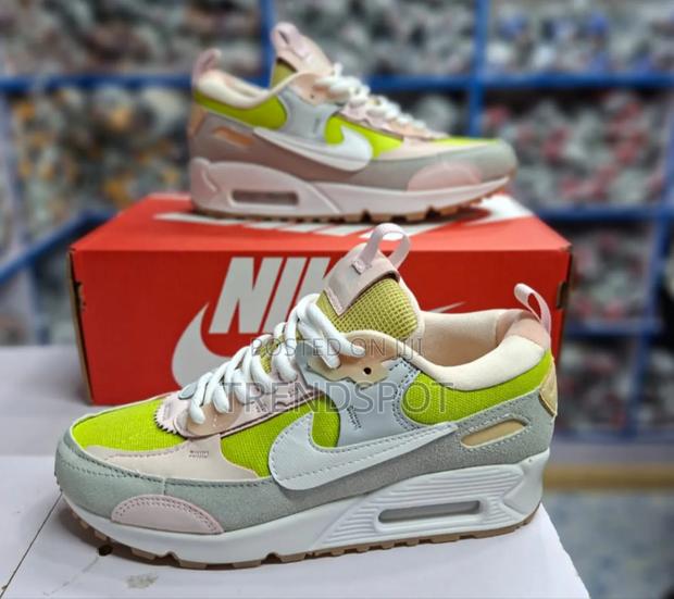 Airmax 90 Futura
Sizes 36 - 45
