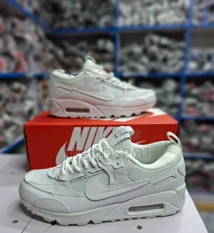 Airmax 90 Command
Sizes 40 - 45
 White