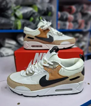 Airmax 90 Command
Sizes 40 - 45
Tick Black