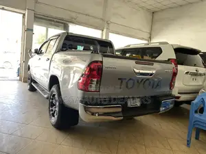 Toyota Hilux 2018 Silver
