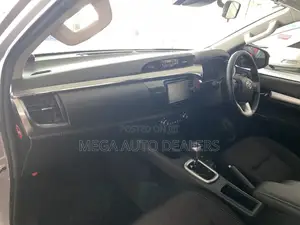 Toyota Hilux 2018 Silver