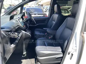 Toyota Esquire 2018 White