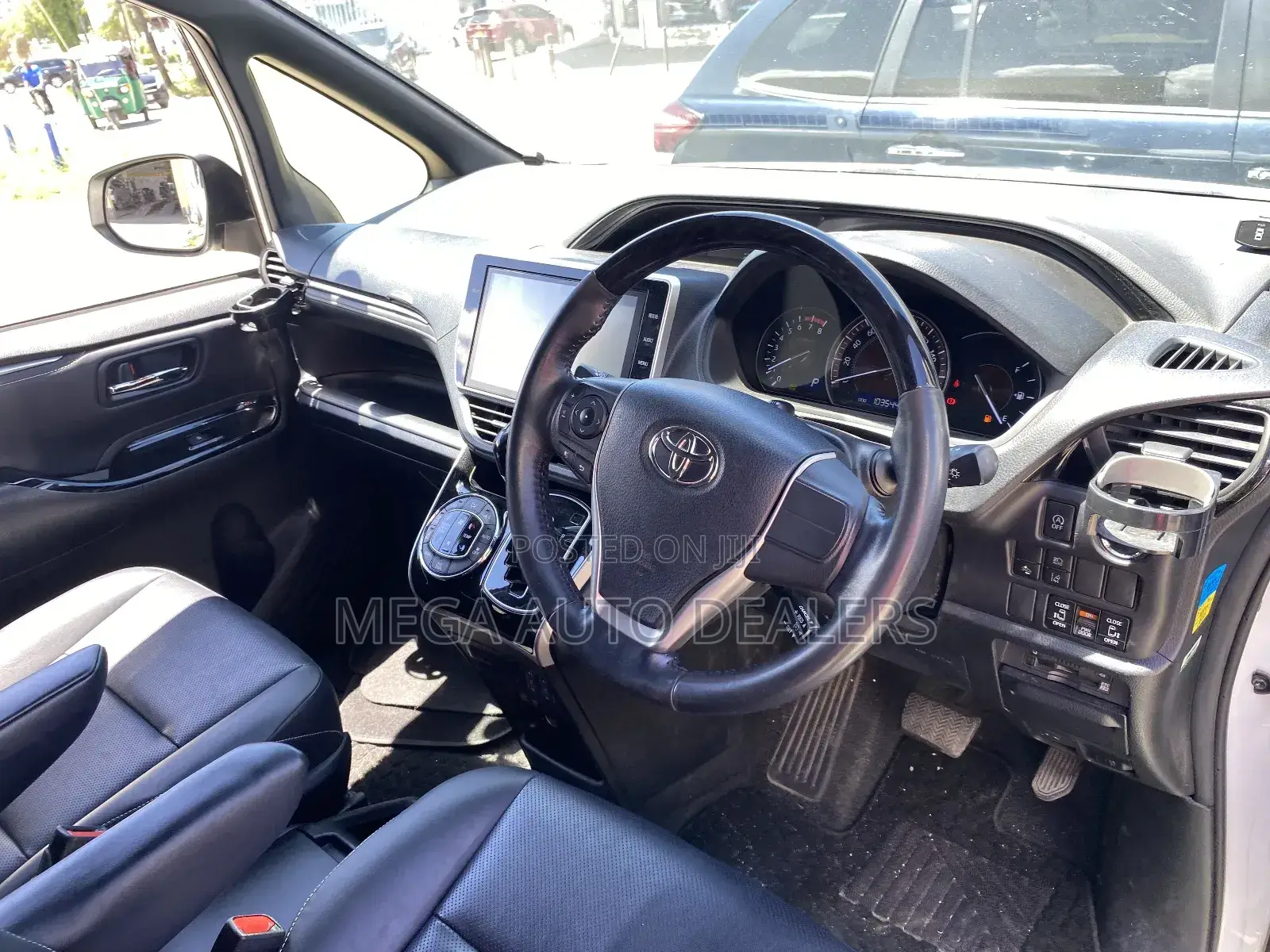 Toyota Esquire 2018 White