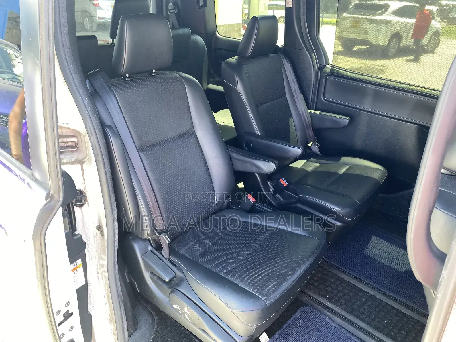 Toyota Esquire 2018 White