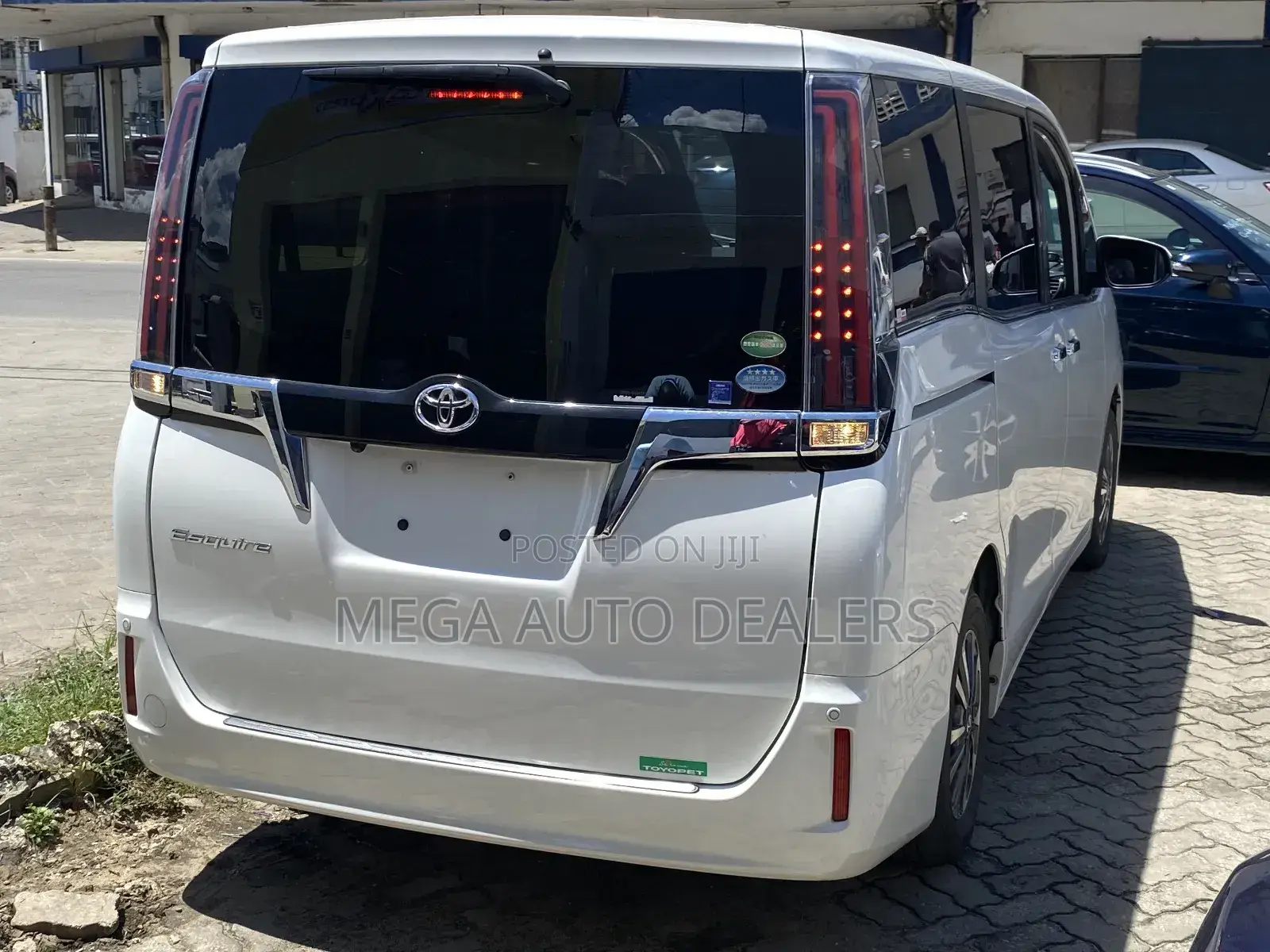 Toyota Esquire 2018 White