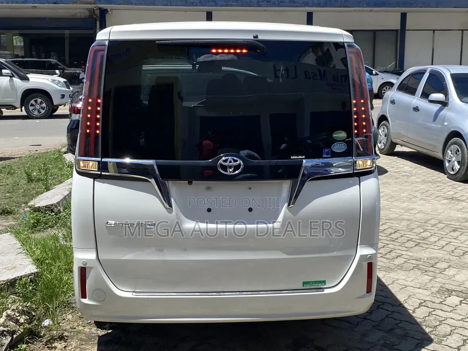 Toyota Esquire 2018 White