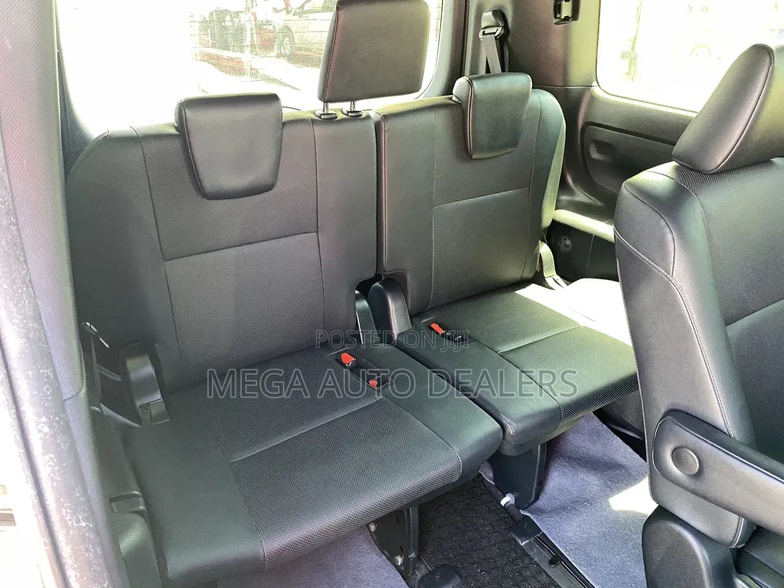 Toyota Esquire 2018 White