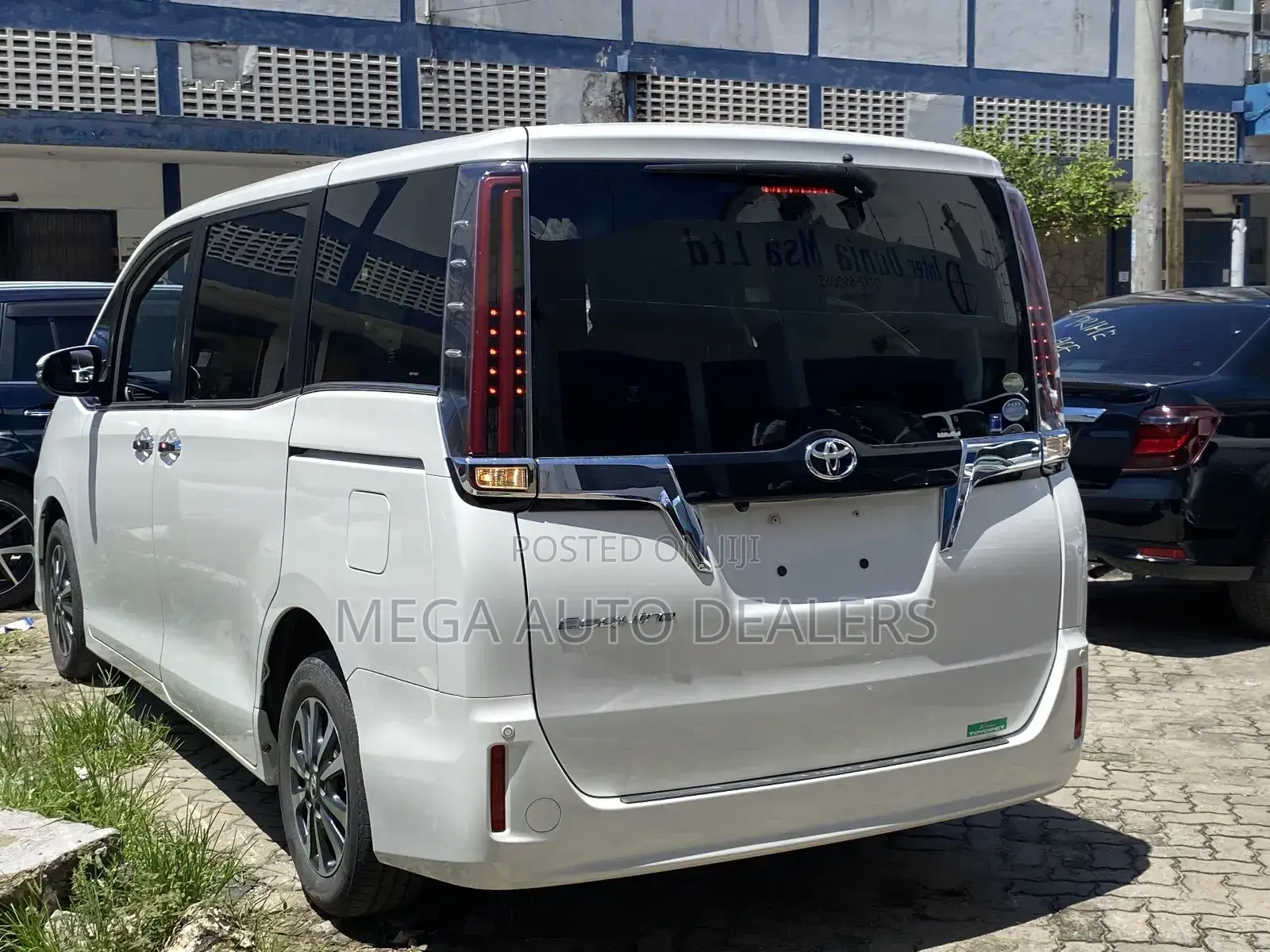 Toyota Esquire 2018 White