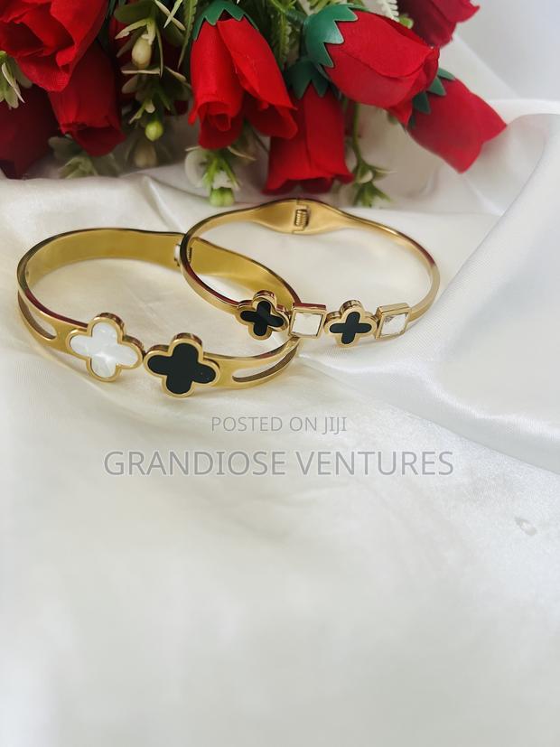 Stainless Steel Bracelets -No More Struggling With Clasps