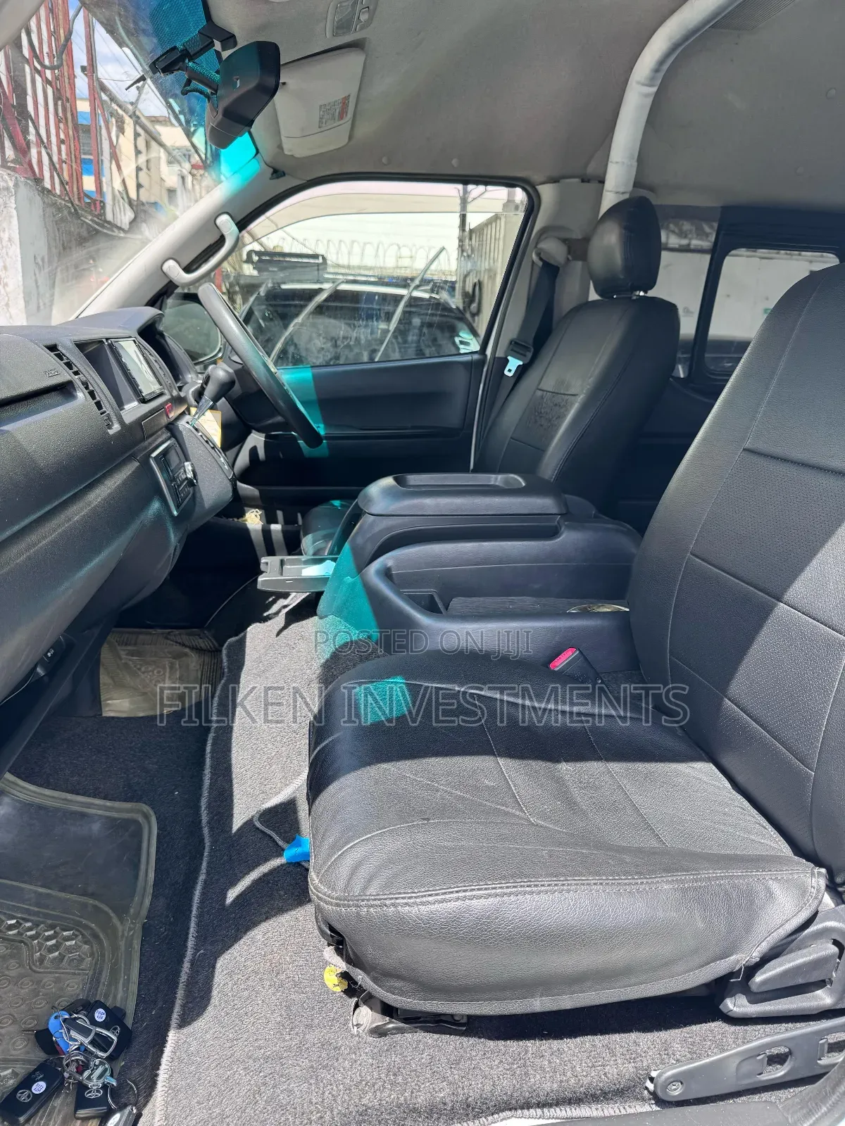 Toyota Grand HiAce 2014 White