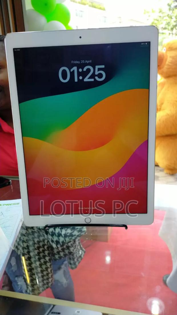 Apple iPad Pro 12.9 (2017) 512 GB Silver - main view