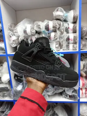 Jordan 4 (Black Cat)
Sizes 37,38,39,40,41,42
