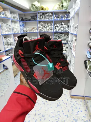 Jordan 4 (Thunder Red)