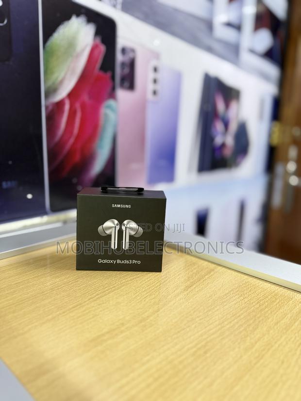 Samsung Galaxy Buds 3 Pro - main view