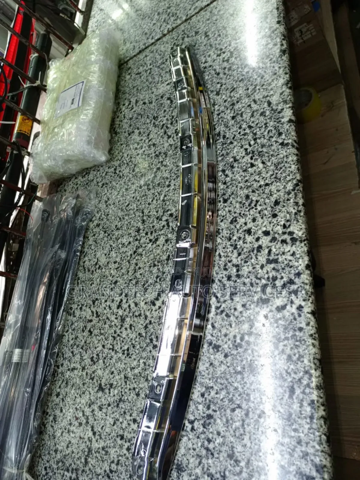 Premio 240 Bonnet Chrome