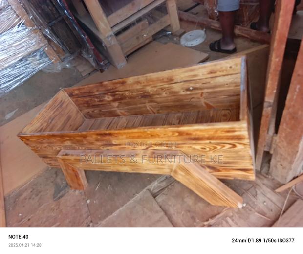 Reclaimed Planter - main view