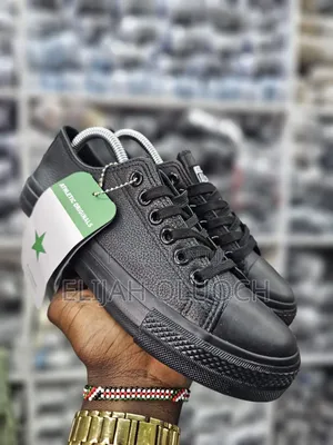 Converse Allstars Leather 
Size 37-44
 at 1700