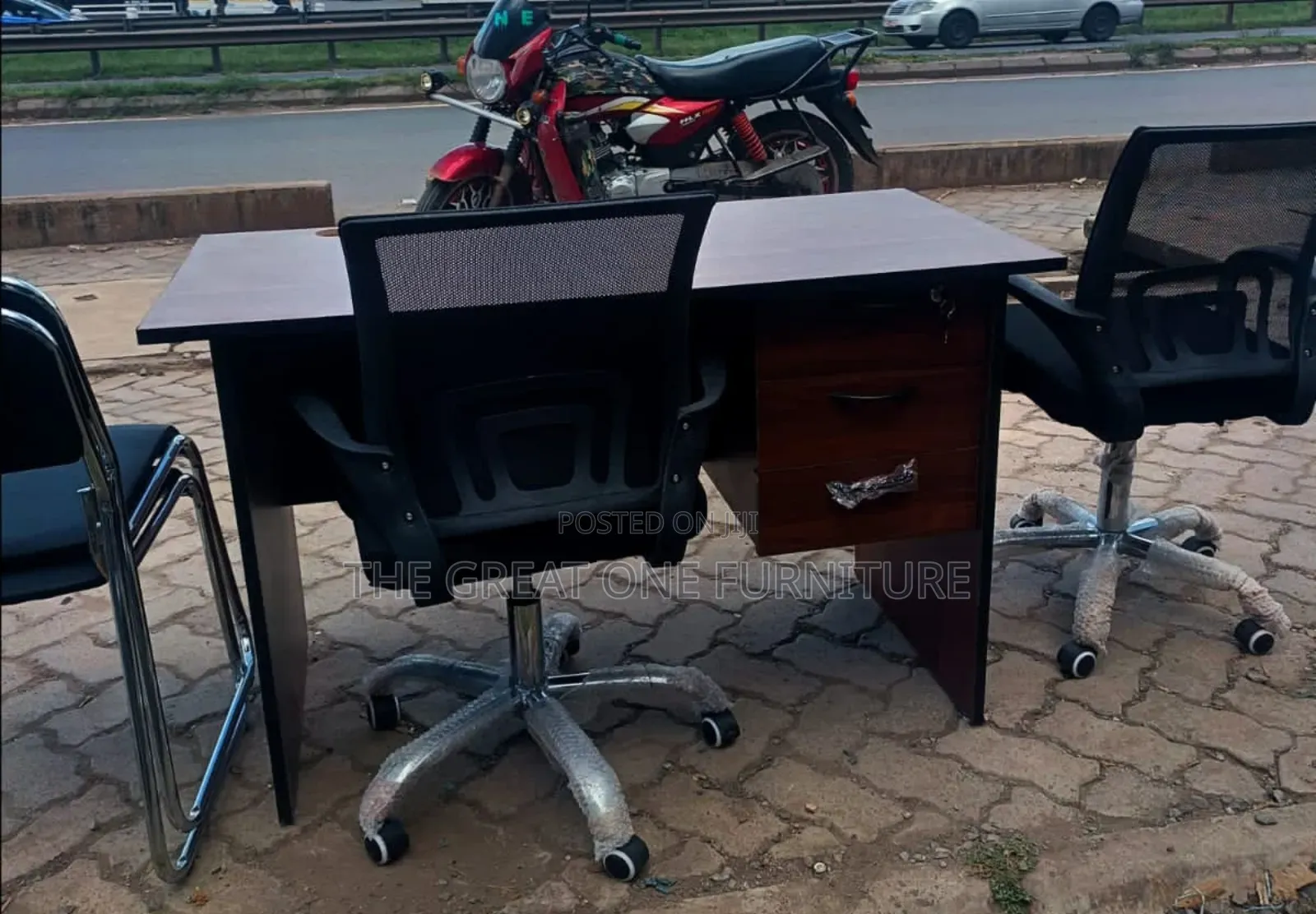 Brand New 1m Office Desk With Mesh Chair As9kj