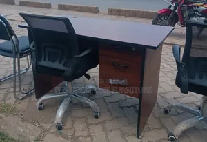 1m Lockable Office Desk With Mesh Office Chair Jg6tf