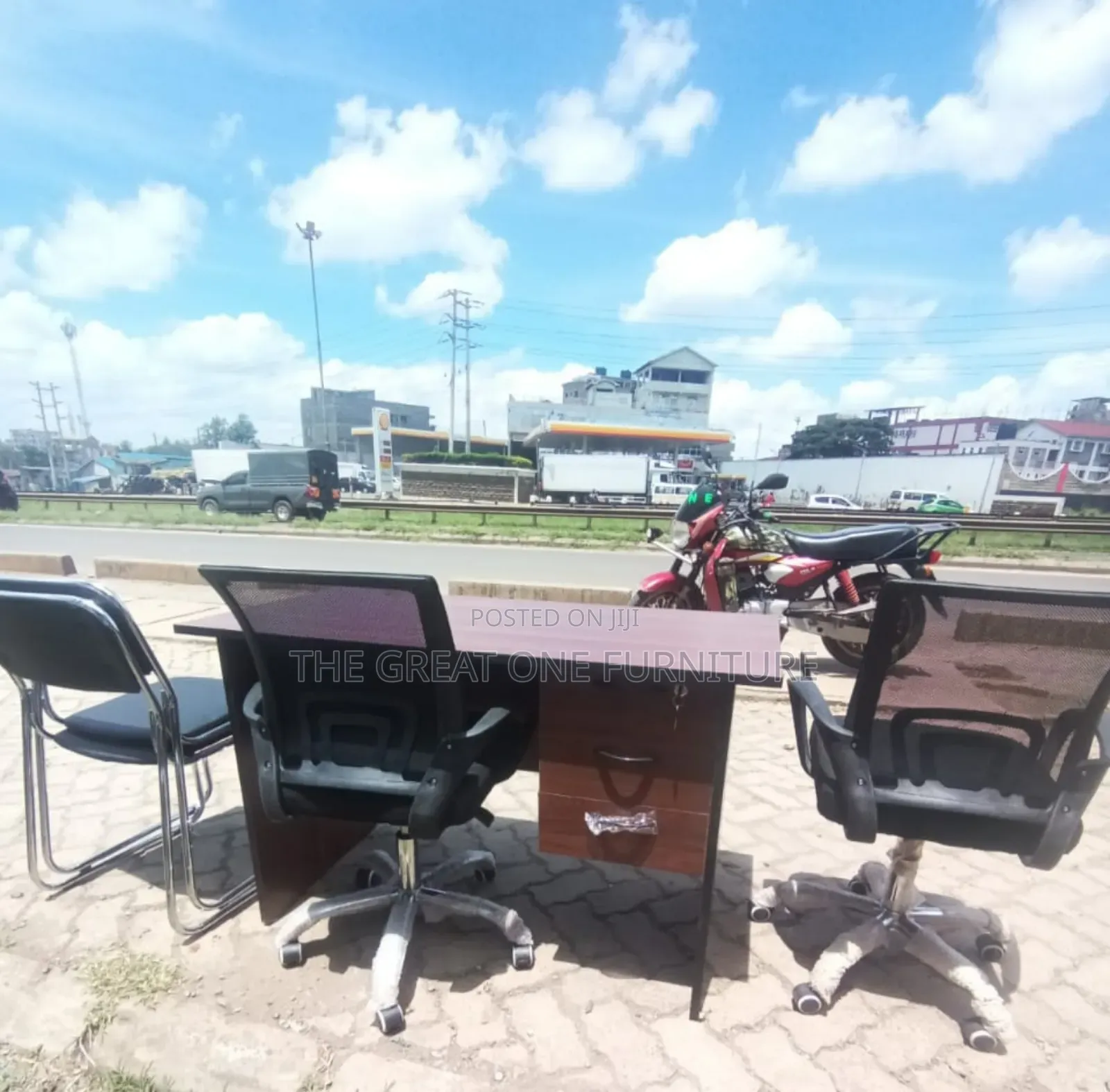 1m Office Desk With Drawers Plus Mesh Office Chair Yt5rf