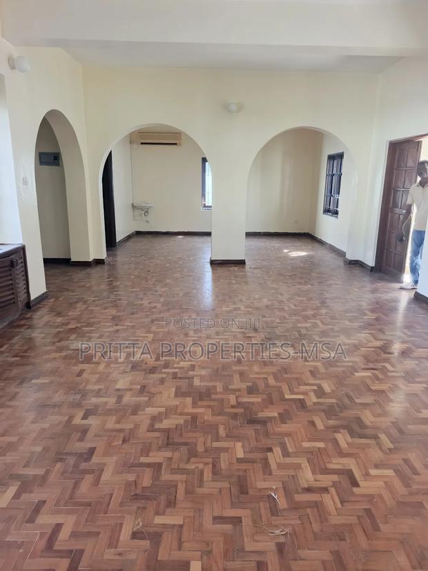 3bdrm Mansion in Nyali for rent - thumbnail 3