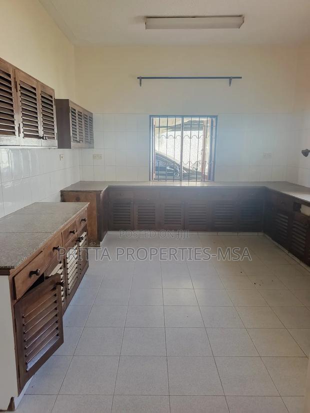 3bdrm Mansion in Nyali for rent - thumbnail 6