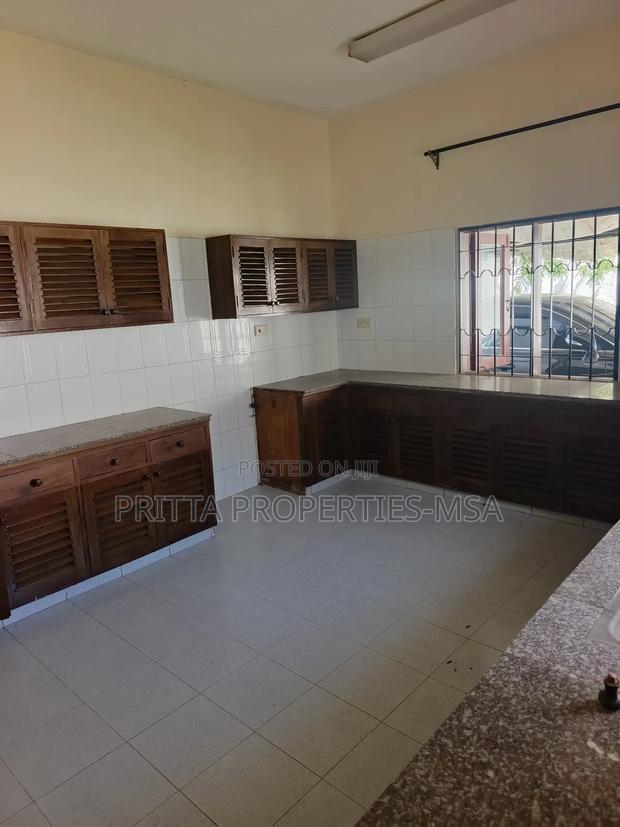 3bdrm Mansion in Nyali for rent - thumbnail 8