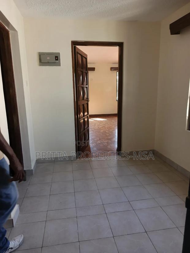 3bdrm Mansion in Nyali for rent - thumbnail 13