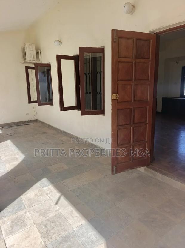 3bdrm Mansion in Nyali for rent - thumbnail 20