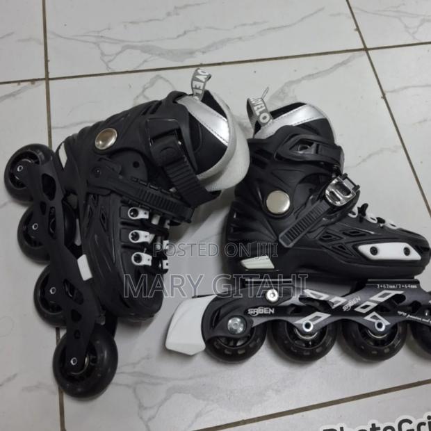 Hard Boot Professional Skates Coloured Black