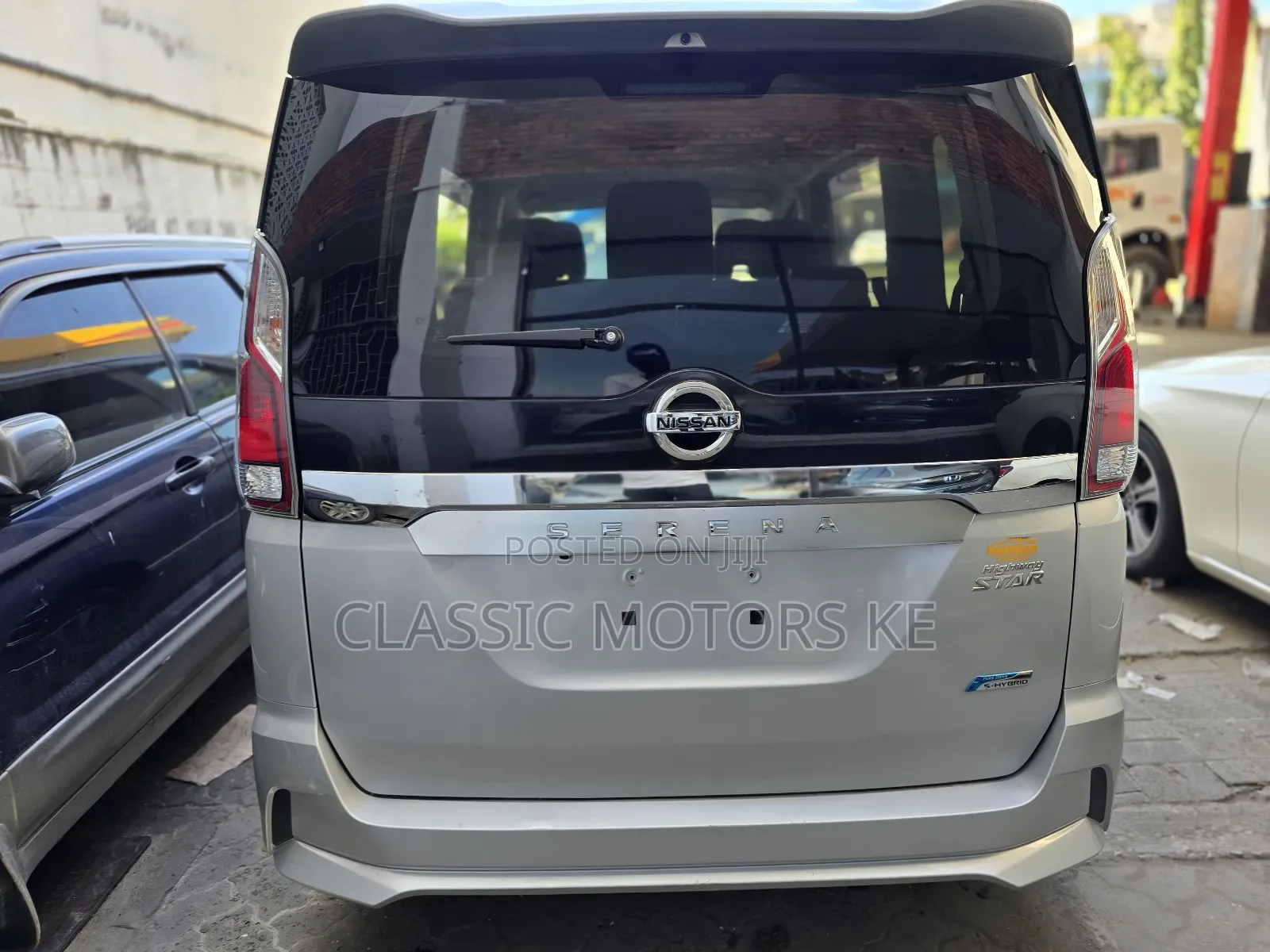 Nissan Serena 2018 Silver