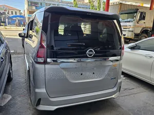 Nissan Serena 2018 Silver