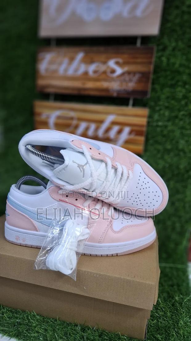 Jordan 1 "Paw Print "
Size ,36,37,38,39,40,41 - thumbnail 3