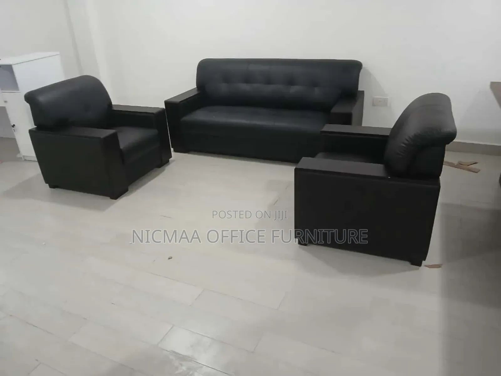 Executive Waiting Lounge (5-Seater)