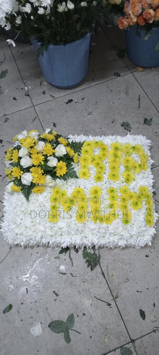 Funeral Flower Arrangements - thumbnail 11