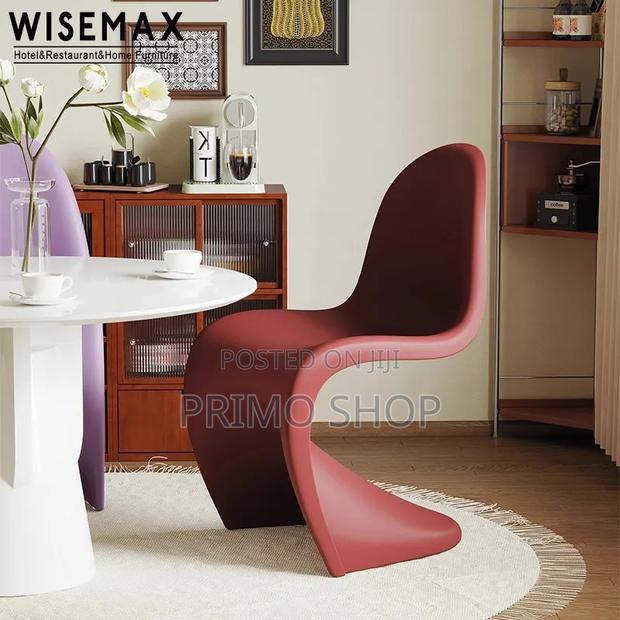 Office Chair; Futuristic Eames Posh Office Chair - thumbnail 4