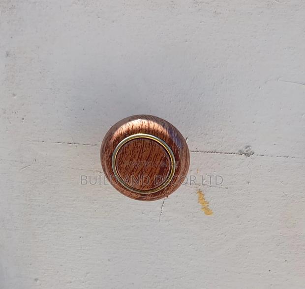 Round Knob
