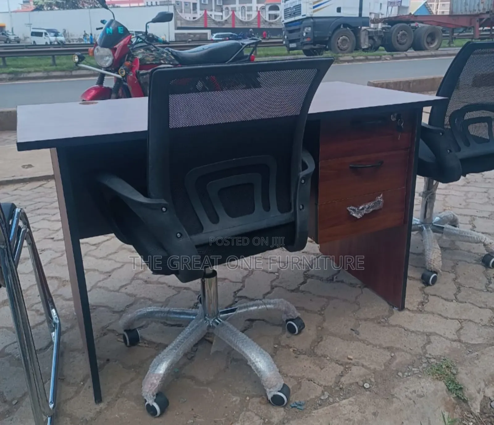Elegant 1m Office Desk With Secretarial Mesh Chair Fx6t