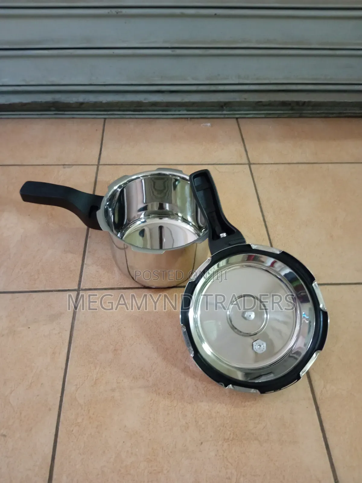 3 LTR Stainless Steel Pressure Cooker/Induction Pressure Cooker