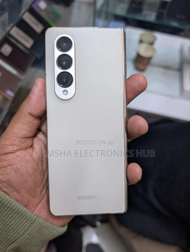 Samsung Galaxy Z Fold4 256 GB Silver - main view