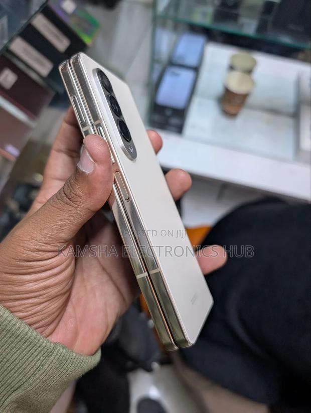 Samsung Galaxy Z Fold4 256 GB Silver - thumbnail 2